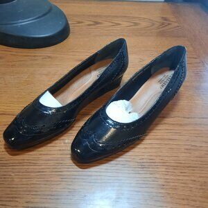 Mark Lemp (Walking Cradles) Bradley Black Leather Pumps, Size 6
